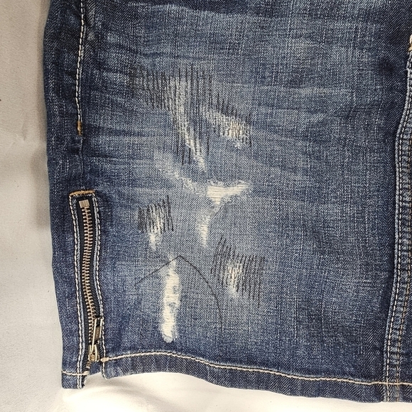 Guess Los Angeles denim mini skirt side zippers stitched designs size 29 - Picture 2 of 12